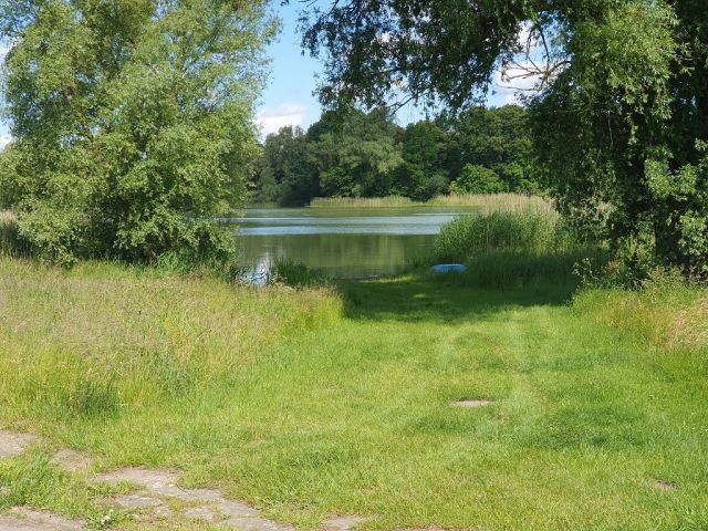 Blick auf Umgebung und Kavelsdorfer See - Grundstück mit ca. 75 m Uferfront  am Kavelsdorfer See und neben Wohnbebauung * ca. 35 km südlich vom Darß