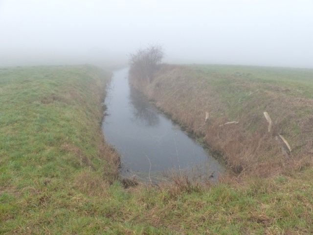Blick auf Umgebung und Zulauf Richtung West zum Sacksee - Über 2,2 ha Wasserfläche und Uferbereich des ´Sacksees´ in der Uckermark