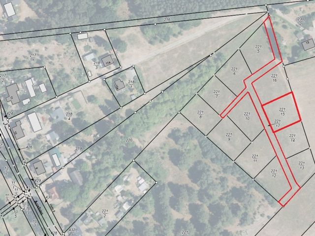 Lageskizze mit Luftbildunterlegung - Flurstück 221/15 und Wegeflurstück - Vertragsfreies Grundstück unweit vom Peenestrom **etwa 25 km von der Ostsee entfernt**