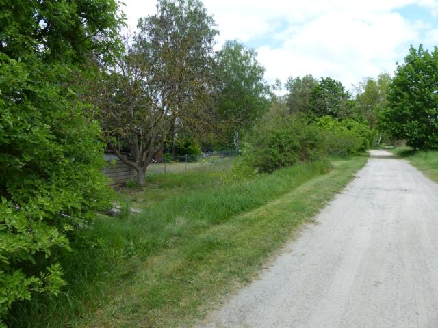 Blick auf Verkaufsfläche links und Umgebung - Vertragsfreies Grundstück lt. FNP teilweise Wohnbaufläche im südlichen ´Berliner Speckgürtel´