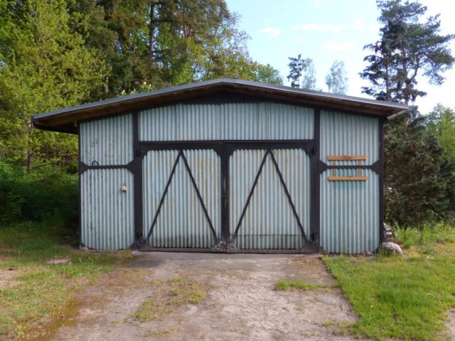 Garagengebäude - 23,6 ha große Waldfläche nebst Wohngebäude, Garage und Scheune **vertragsfrei**