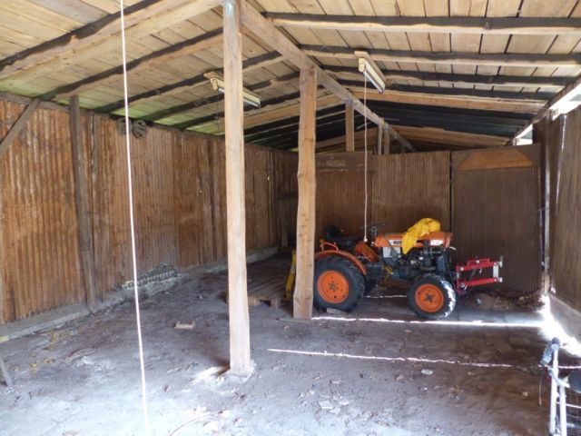 Garagengebäude - 23,6 ha große Waldfläche nebst Wohngebäude, Garage und Scheune **vertragsfrei**