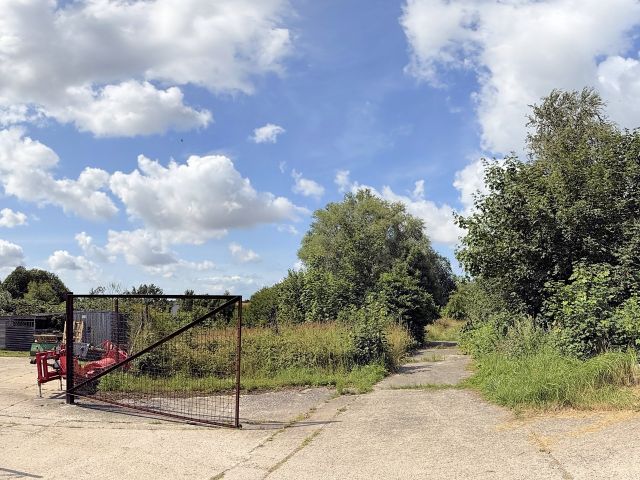 Zufahrt zu Flurstück 115/148 - Über 1,1 ha großes Grundstück umgeben von bebauten Flächen nahe Stralsund und der Ostsee - teilweise vertragslos genutzt