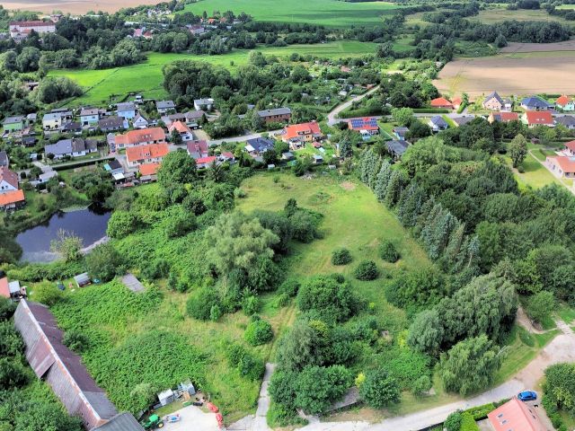 Verkaufsfläche und Umgebung - Über 1,1 ha großes Grundstück umgeben von bebauten Flächen nahe Stralsund und der Ostsee - teilweise vertragslos genutzt
