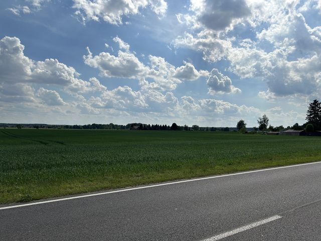 Verkaufsfläche und Umgebung - Grundstück ggü. einem Wohnhaus *lt. Flächennutzungsplanentwurf tlw. Wohnbau-/Landwirtschaftsfläche*  südöstlich von Cottbus