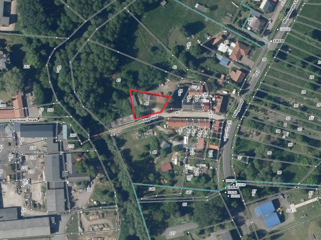 Lageskizze mit Luftbildunterlegung - Grundstück mit 9 Garagen **davon 7 Garagen in Pächtereigentum - Jahrespachterlös 950 Euro** 