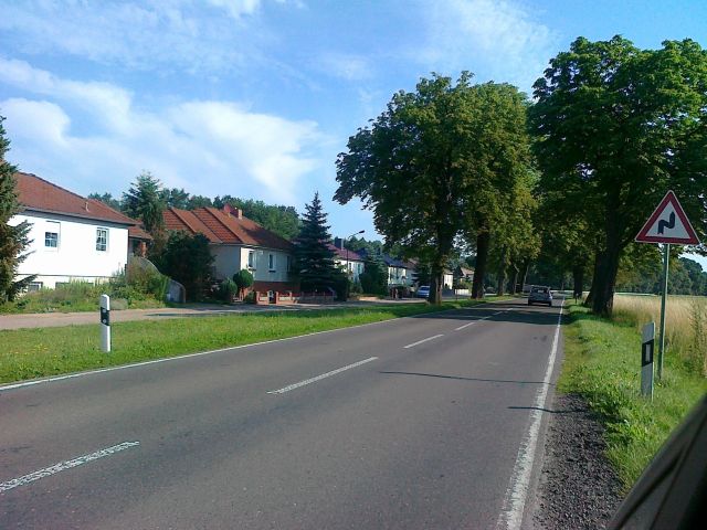 Umgebung (ältere Aufnahme) - Grundstück mit 9 Garagen **davon 7 Garagen in Pächtereigentum - Jahrespachterlös 950 Euro** 