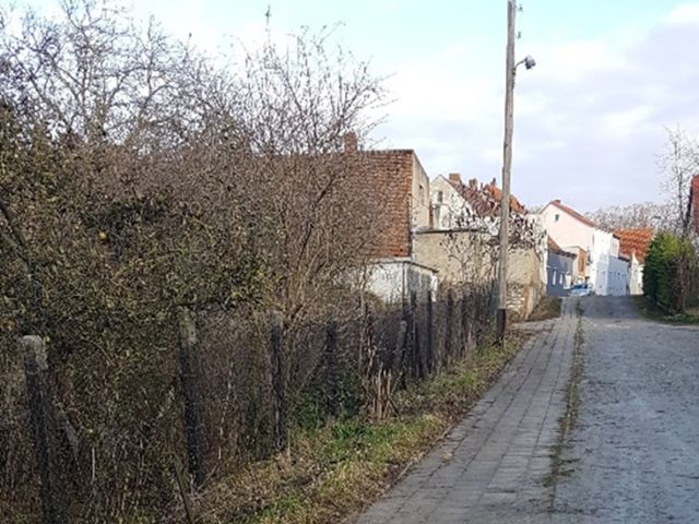 Friedensstraße (Aufnahme 2017) - Verpachtetes Grundstück mit Garagen bzw. Schuppen in Nutzereigentum *etwa 30 km von Magdeburg entfernt*
