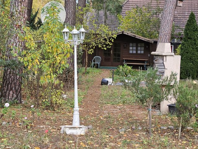 Nebengebäude - Grundstück mit Wochenendhaus und Nebengebäude innerhalb einer Einfamilienhaus-Siedlung nahe Berlin *vertragsfrei*