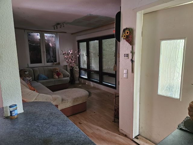 Innenansicht Wochenendhaus - Grundstück mit Wochenendhaus und Nebengebäude innerhalb einer Einfamilienhaus-Siedlung nahe Berlin *vertragsfrei*
