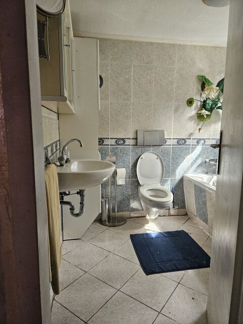 Innenansicht Wochenendhaus - Grundstück mit Wochenendhaus und Nebengebäude innerhalb einer Einfamilienhaus-Siedlung nahe Berlin *vertragsfrei*