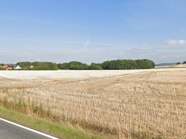 Blick auf Verkaufsfläche und Umgebung - Ackerstreifen in der Oberlausitz - vertragslose Nutzung