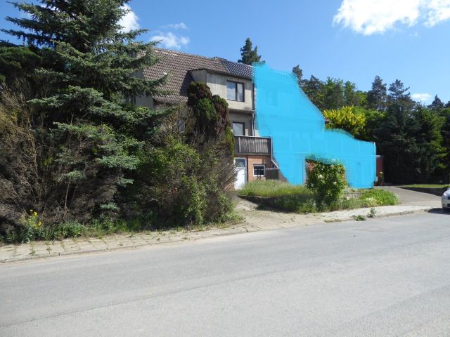 Blick auf Verkaufsobjekt und Umgebung - Leerstehende Doppelhaushälfte mit Garage zwischen Wernigerode, Halberstadt und Quedlinburg