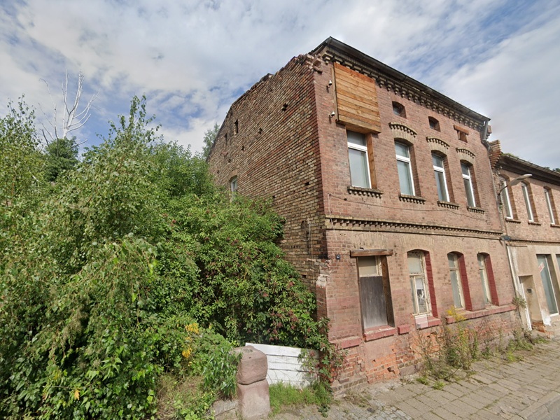 Ruinöses Wohnhaus nordwestlich von Halle (Saale)