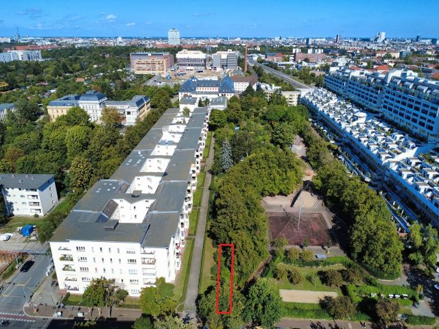Blick auf die Verkaufsfläche und Umgebung - Baugrundstück mit Baugenehmigung zur Errichtung eines Wohnhauses im Rheingauviertel in Berlin-Wilmersdorf