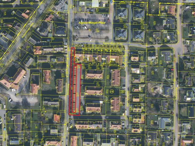 Lageskizze mit Luftbildunterlegung - Vertragsfreies Grundstück um einen Garagenkomplex **innerhalb einer Wohnsiedlung in Bad Nenndorf und unweit von Hannover**