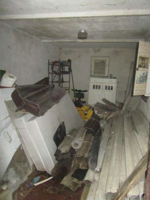 Innenansicht Nebengelass - Vertragsfreies Wohngrundstück mit Garten **inklusive desolater Doppelhaushälfte**