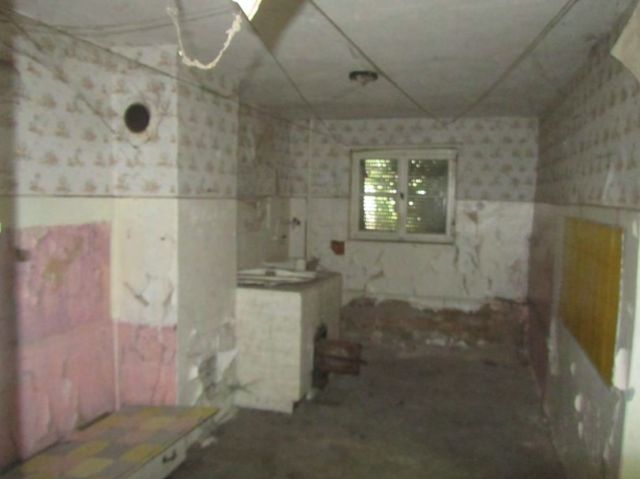 Innenansicht Nebengelass - Vertragsfreies Wohngrundstück mit Garten **inklusive desolater Doppelhaushälfte**