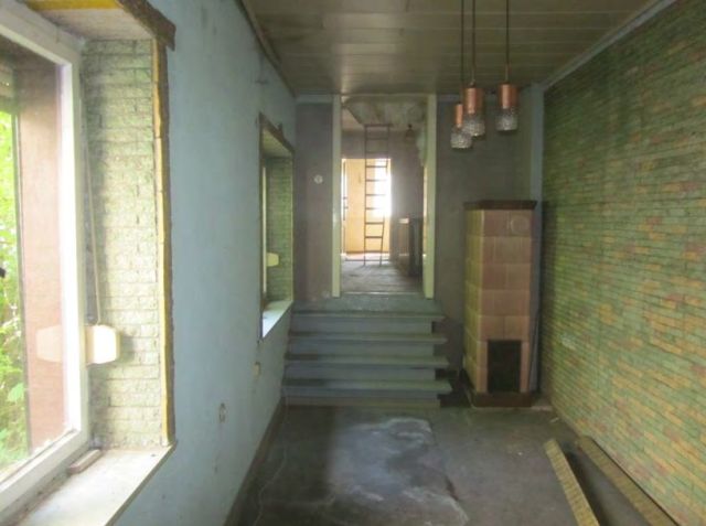 Innenansicht über Verbinder zum Wohnhaus  - Vertragsfreies Wohngrundstück mit Garten **inklusive desolater Doppelhaushälfte**