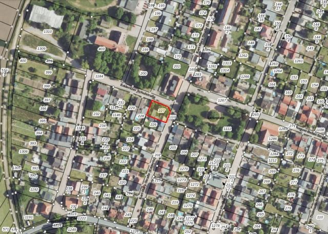 Lage des Verkaufsgegenstandes - Vertragsfreies Wohngrundstück mit Garten **inklusive desolater Doppelhaushälfte**