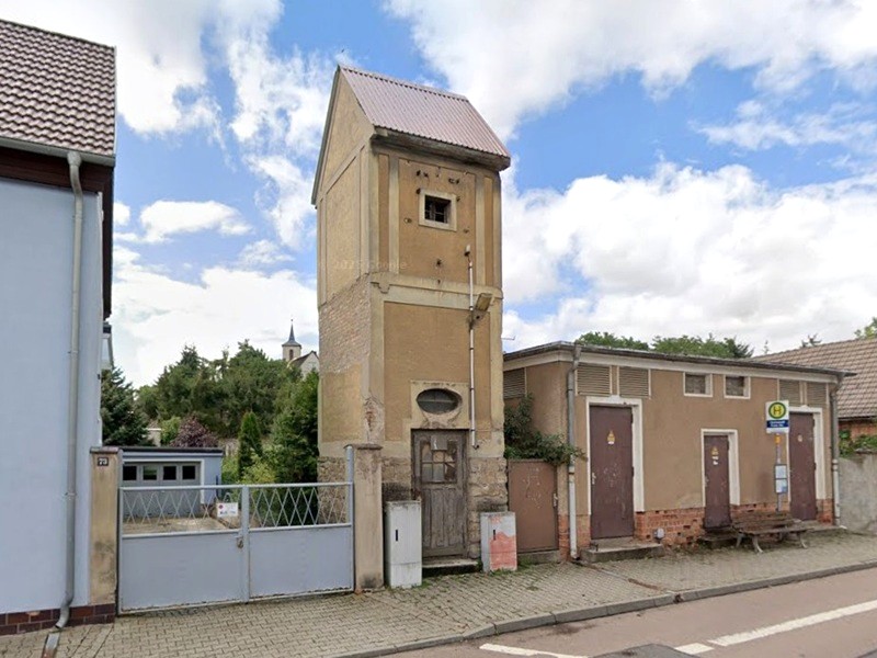 Ehemalige Turmstation in zentraler Ortslage an der Hauptstraße - 2-stöckiges Gebäude