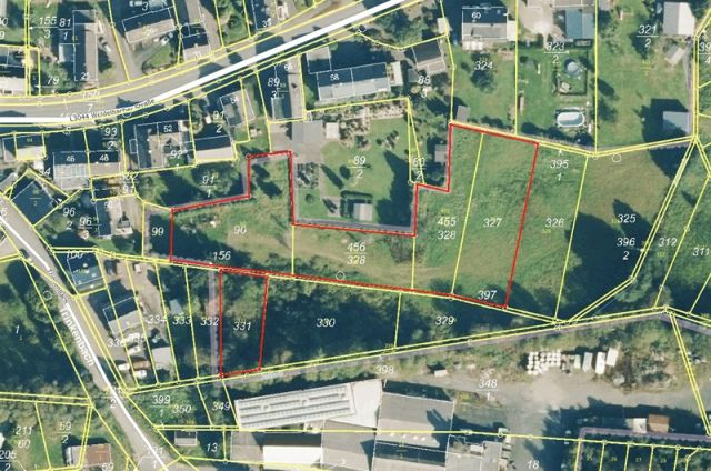 Lageskizze - Grünland teilweise mit Gehölzbewuchs zwischen einem Wohn- und einem Gewerbegebiet am Rande des Westerwalds * lt. FNP Mischgebiet