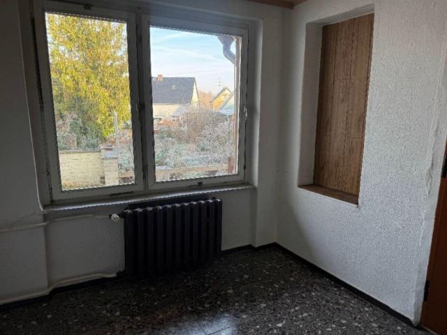 Eingangsbereich - Leerstehendes Wohnhaus mit Nebengelass (miet- und pachtfrei)