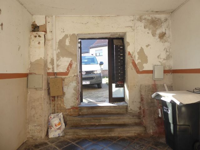 Innenansicht Hauszugang - Teilweise vermietetes Mehrfamilienhaus mit Anbauten und Nebengelass in Mansfeld ** Jahresnettomiete ca. € 10.366 **