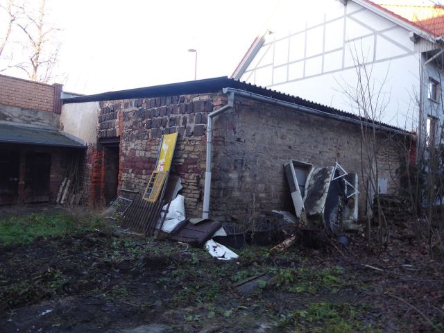 Blick auf Nebengelass Nord - Teilweise vermietetes Mehrfamilienhaus mit Anbauten und Nebengelass in Mansfeld ** Jahresnettomiete ca. € 10.366 **