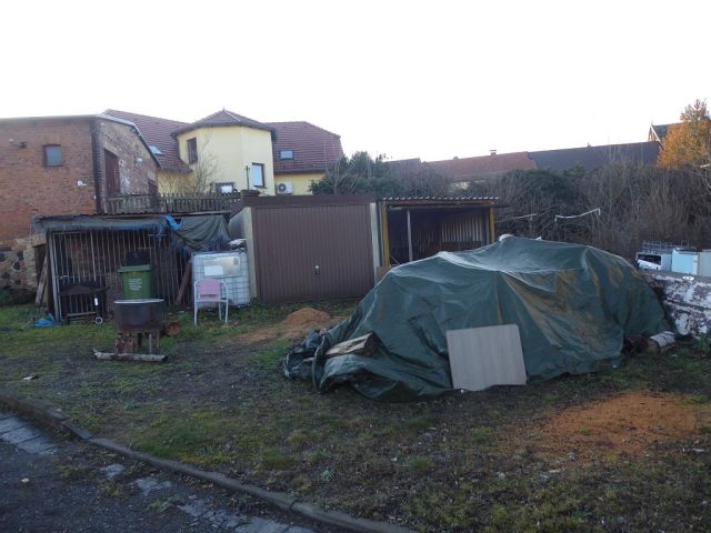 Blick auf Nebengelass Mitte Ost und West - Teilweise vermietetes Mehrfamilienhaus mit Anbauten und Nebengelass in Mansfeld ** Jahresnettomiete ca. € 10.366 **