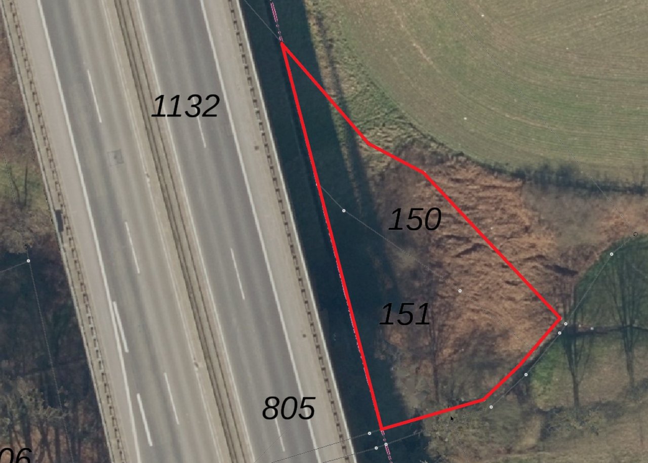 Grün-/Freifläche unterhalb der A535 zwischen Essen, Wuppertal und Düsseldorf