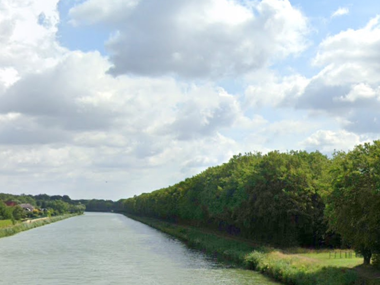 Bewaldetes Grundstück am Mittellandkanal **vertragsfrei**