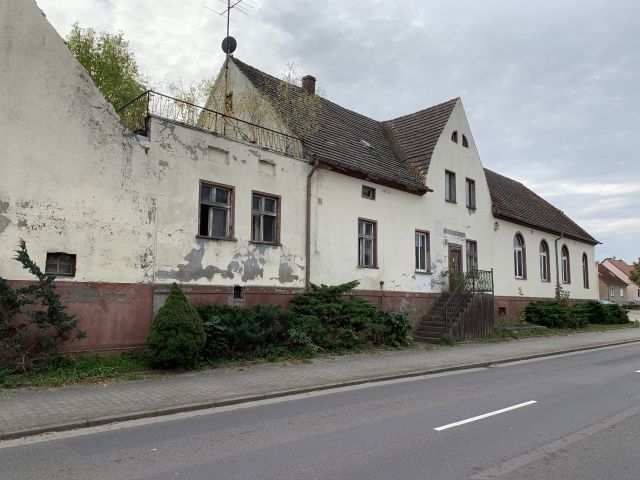 Verkaufsgegenstand - Leerstehendes ehemaliges Gasthaus mit Saal, integrierter Wohnung und separatem Wohnhaus