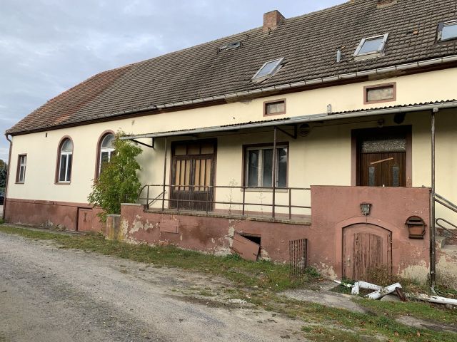 Rückseite des Verkaufsgegenstandes - Leerstehendes ehemaliges Gasthaus mit Saal, integrierter Wohnung und separatem Wohnhaus