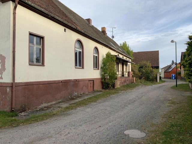 Rückseite des Verkaufsgegenstandes - Leerstehendes ehemaliges Gasthaus mit Saal, integrierter Wohnung und separatem Wohnhaus