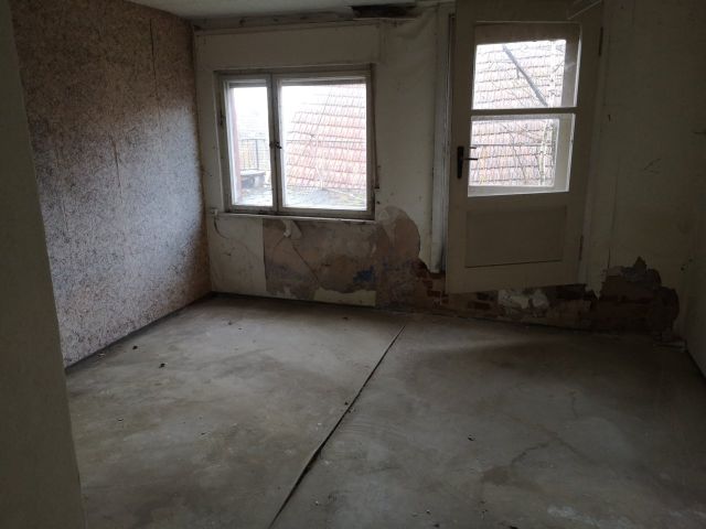 Innenansicht - Leerstehendes ehemaliges Gasthaus mit Saal, integrierter Wohnung und separatem Wohnhaus