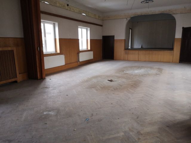 Innenansicht - Leerstehendes ehemaliges Gasthaus mit Saal, integrierter Wohnung und separatem Wohnhaus