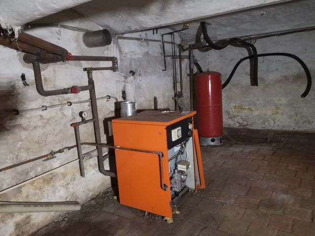 Innenansicht - Leerstehendes ehemaliges Gasthaus mit Saal, integrierter Wohnung und separatem Wohnhaus