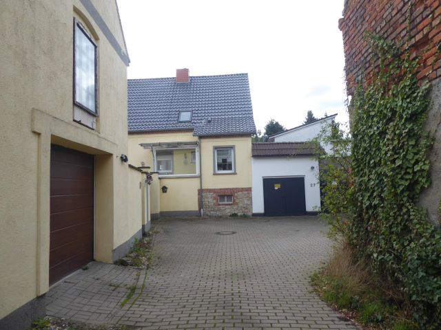 Umgebung - Zufahrt zur Tränkestraße 27 und 28 - Sanierungsbedürftiges Einfamilienhaus mit abgängiger Scheune **leerstehend**