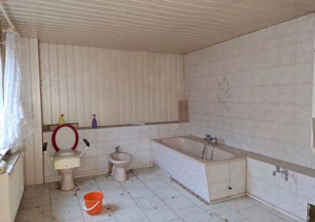 Bad im EG - Sanierungsbedürftiges Einfamilienhaus mit abgängiger Scheune **leerstehend**