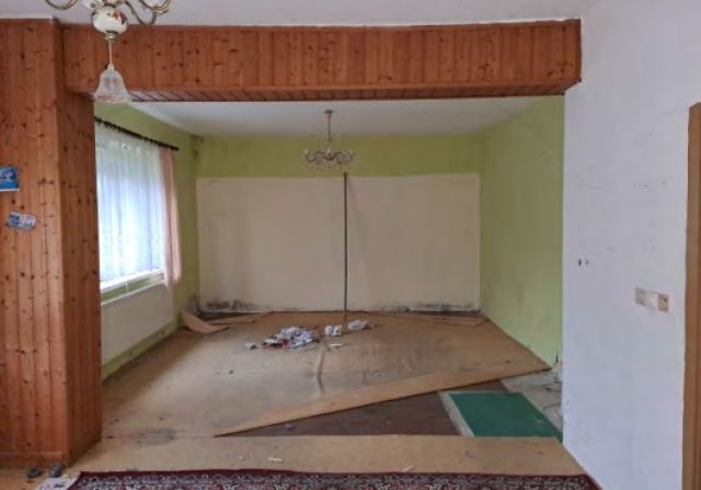 Innenansicht EG - Sanierungsbedürftiges Einfamilienhaus mit abgängiger Scheune **leerstehend**