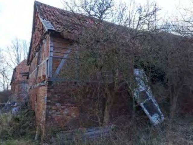 Nördlicher Teil der Scheune - Ruinöse ehemalige Hofstelle **vertragsfrei**
