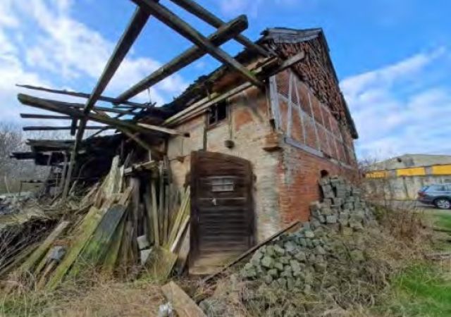 Zugang zur Scheune - Ruinöse ehemalige Hofstelle **vertragsfrei**