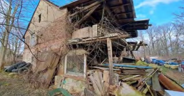 Südlicher Teil der Scheune - Ruinöse ehemalige Hofstelle **vertragsfrei**