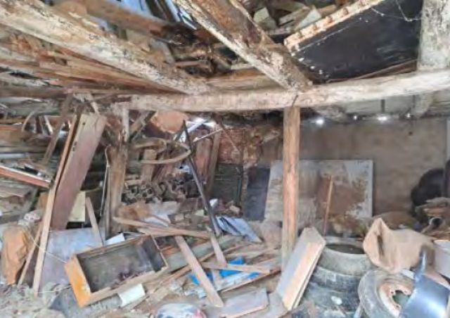 Innenansicht Scheune - Ruinöse ehemalige Hofstelle **vertragsfrei**