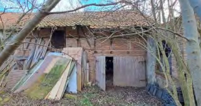 Angebautes Schuppengebäude - Ruinöse ehemalige Hofstelle **vertragsfrei**
