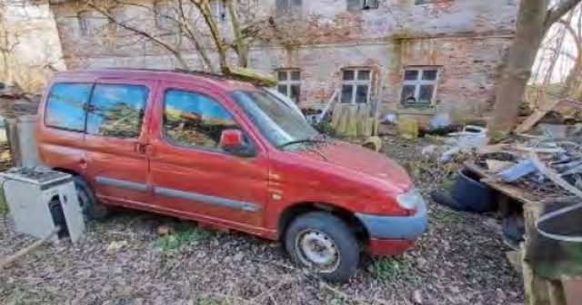 Müllablagerung - Citroen - Ruinöse ehemalige Hofstelle **vertragsfrei**