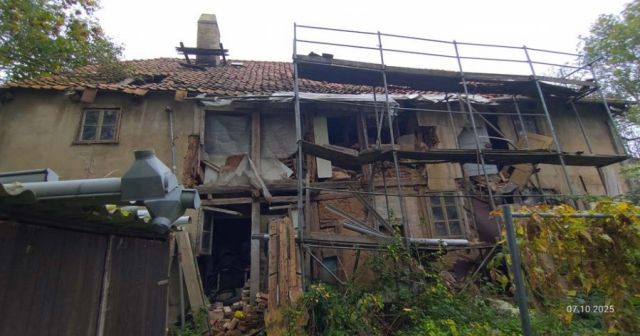 Blick auf den Verkaufsgegenstand - aktueller Zustand (Aufnahme 07.10.25) - Ruinöse ehemalige Hofstelle **vertragsfrei**