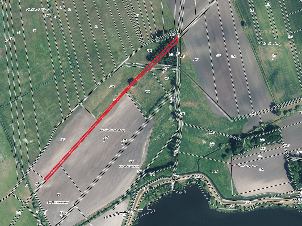 Vertragsfreier Acker- und Grünlandstreifen unweit der Havel