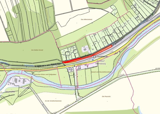 Lage des Verkaufsgegenstandes - Lange Gehölzfläche gegenüber des ehemaligen Bahnhofs Haynsburg unweit der weißen Elster
